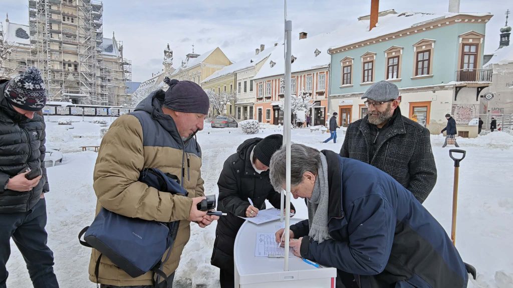 A kampánygőnökünk is aktívan gyűjt.
